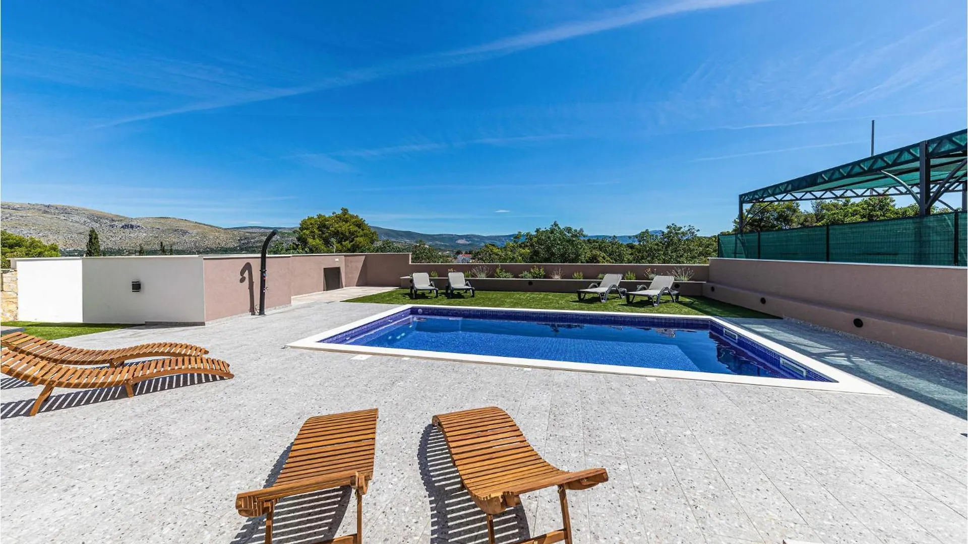 2 Bedroom Cozy Apartment In Saldun Trogir