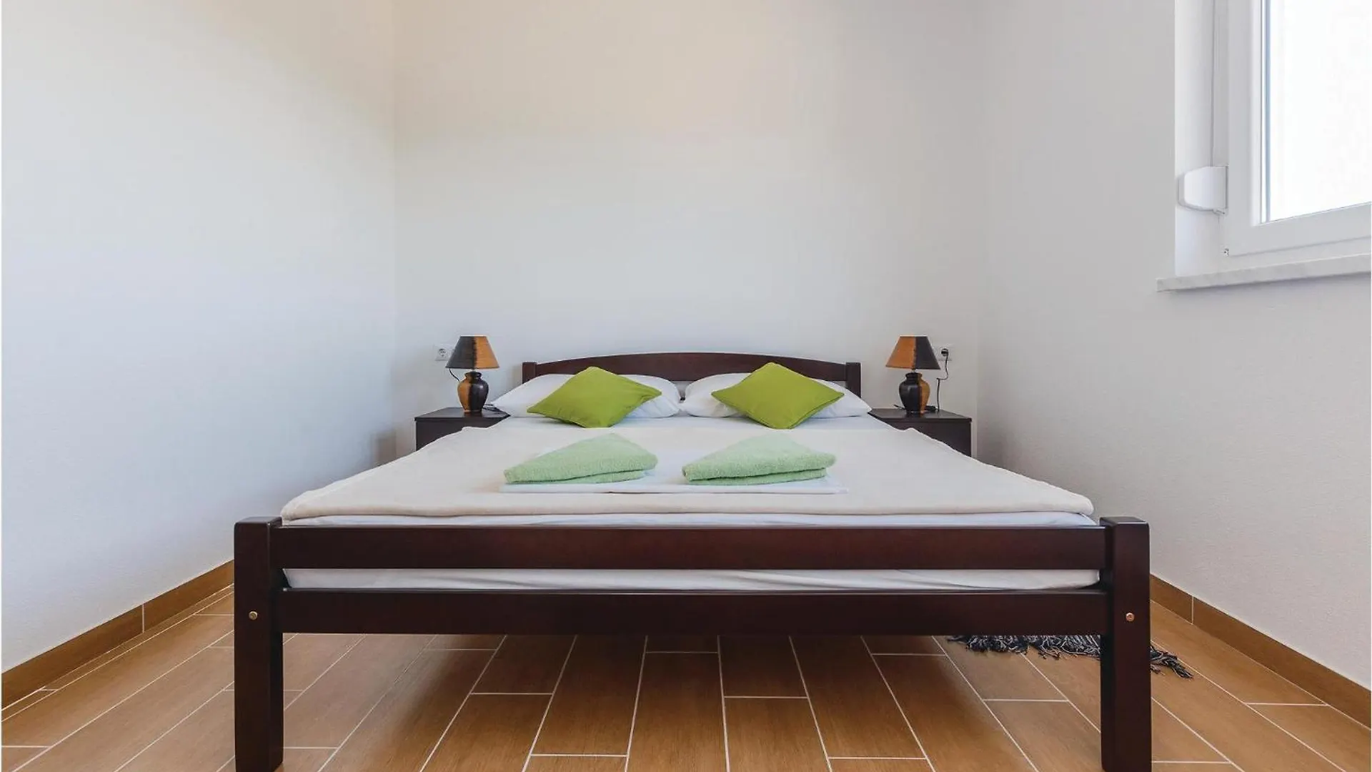 2 Bedroom Cozy Apartment In Saldun Trogir