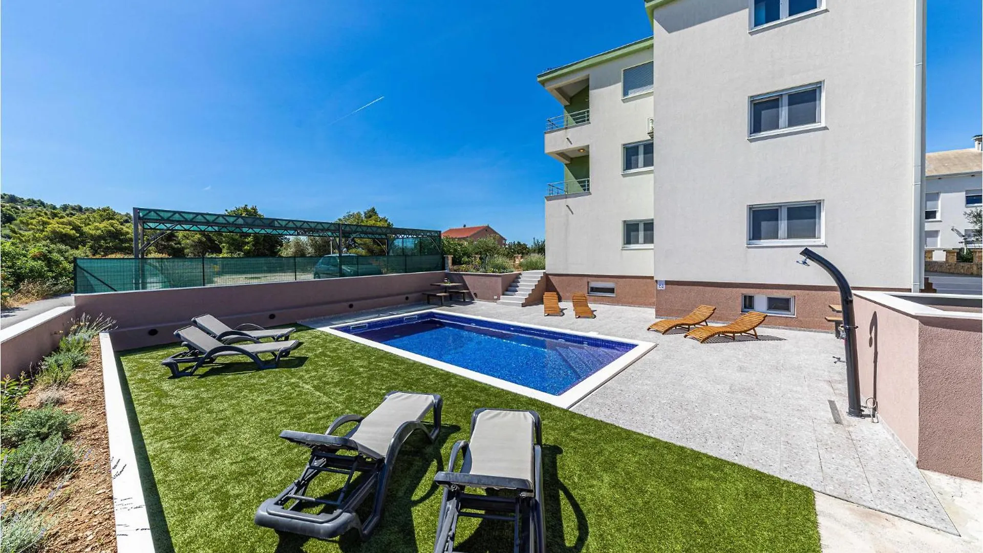 2 Bedroom Cozy Apartment In Saldun Trogir