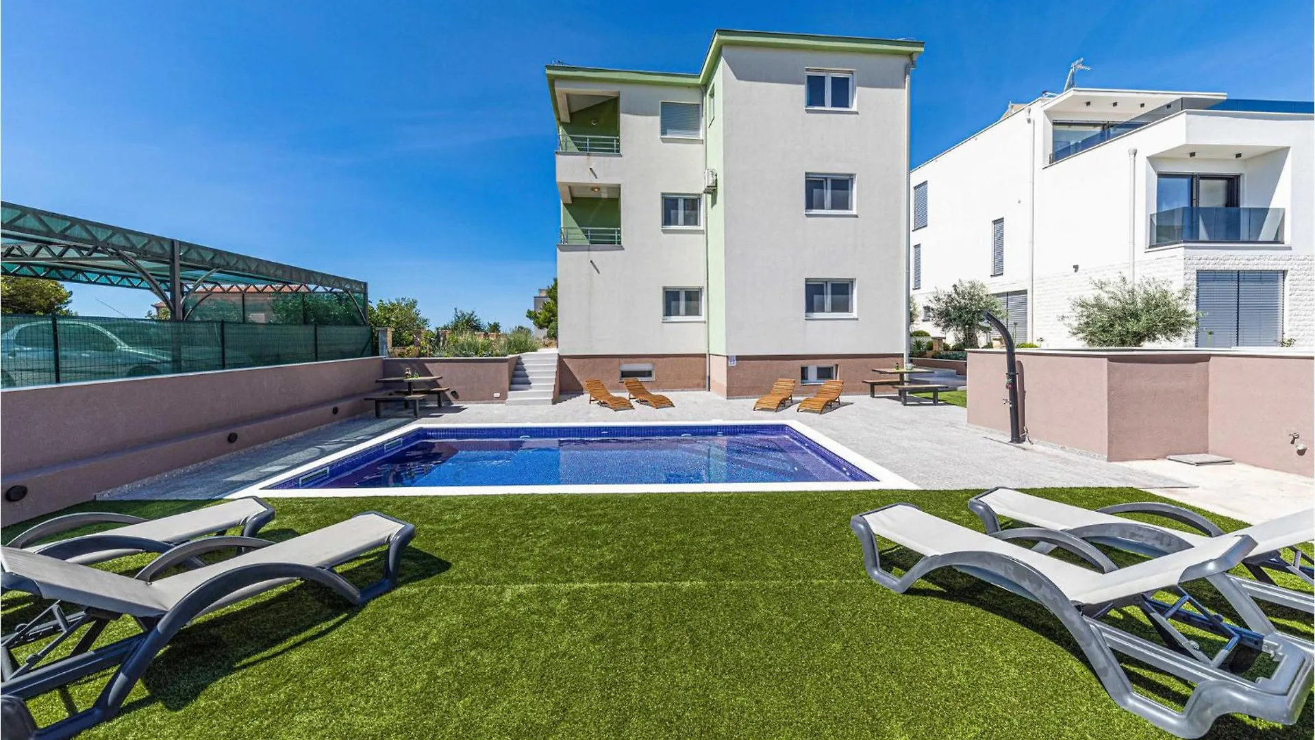 2 Bedroom Cozy Apartment In Saldun Trogir