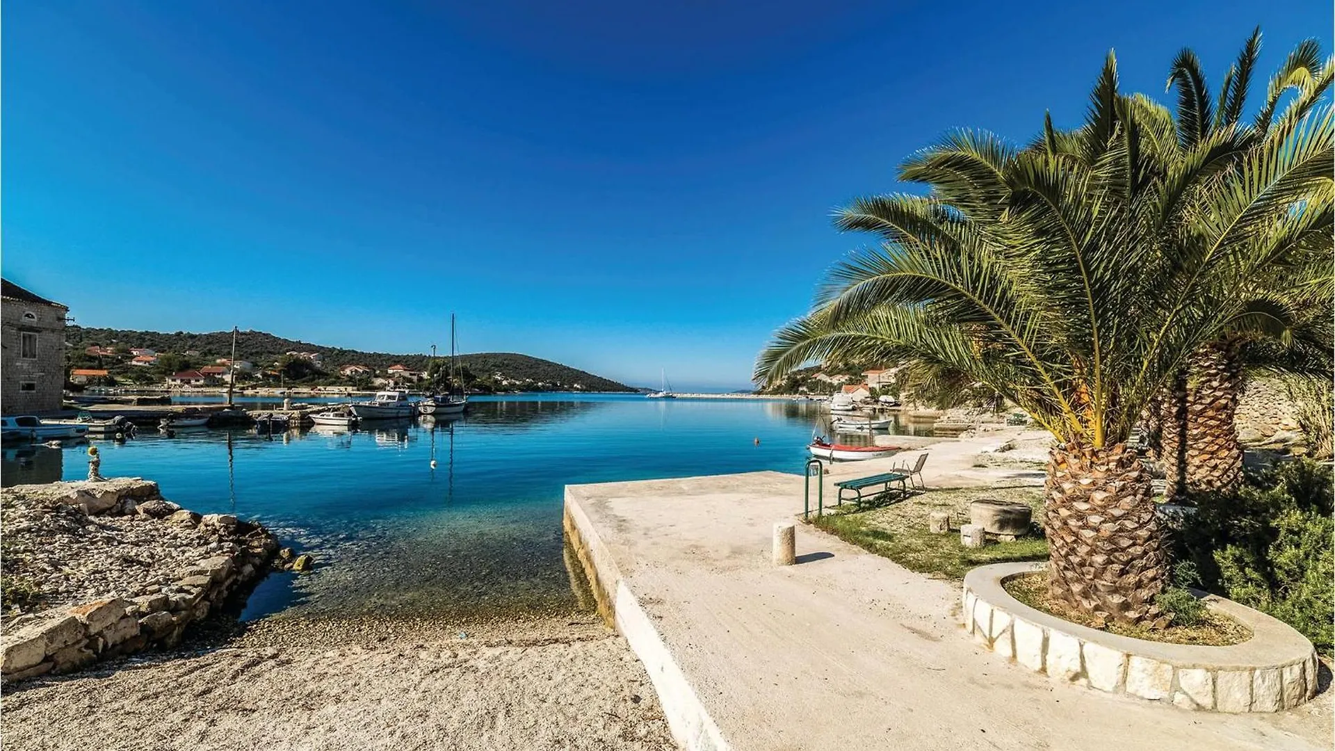2 Bedroom Cozy Apartment In Saldun Trogir