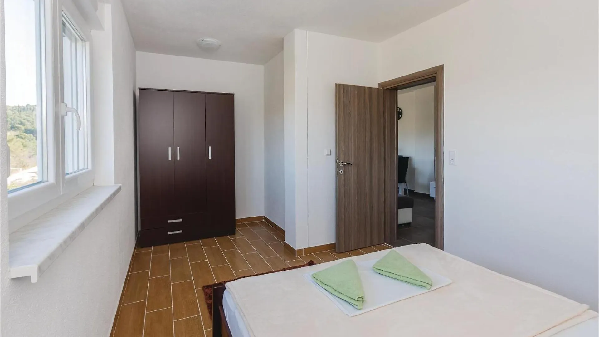 2 Bedroom Cozy Apartment In Saldun Trogir