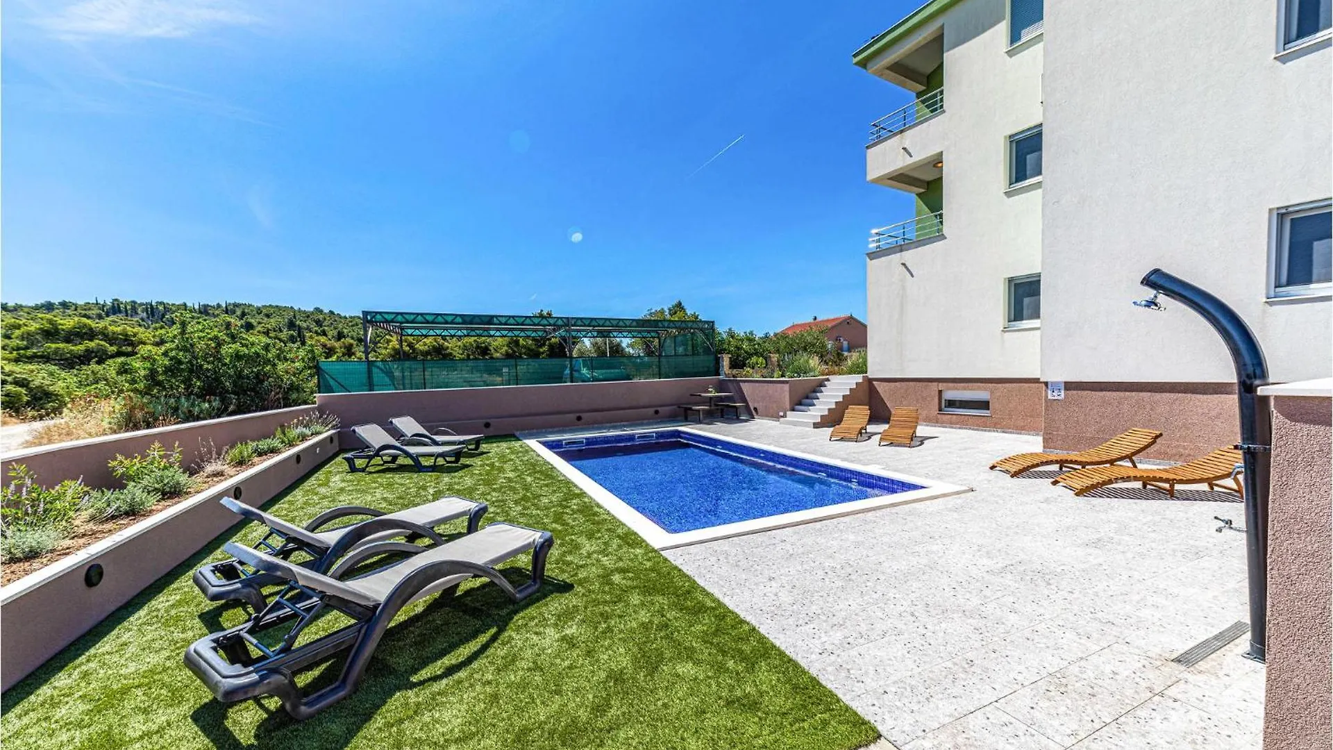 2 Bedroom Cozy Apartment In Saldun Trogir 0*,